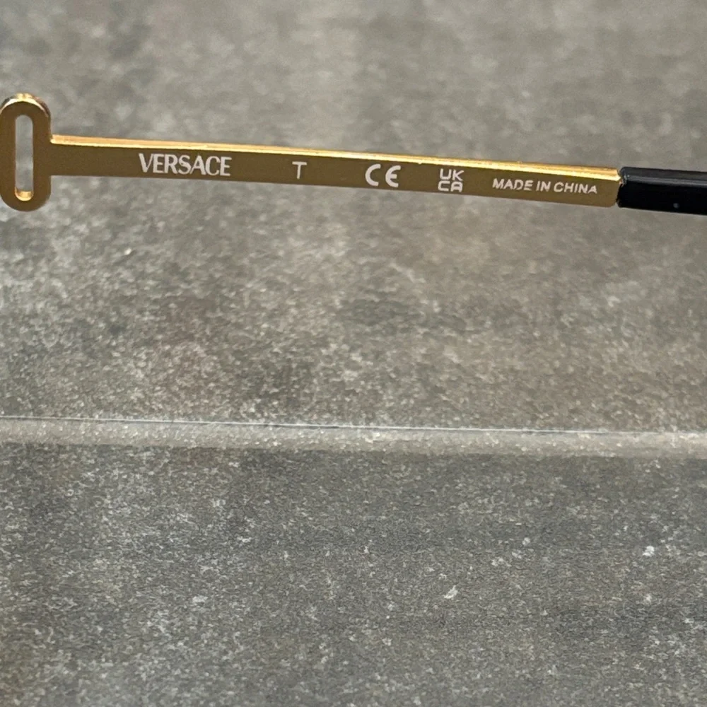Kids Versace  Gold toned Aviator Sunglasses with Blue Case